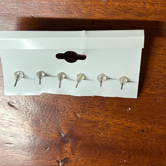 5 BRAND NEW Pairs of Earrings Silver Tone Fashion Jewelry Pierced Ears - Picture 5 of 7